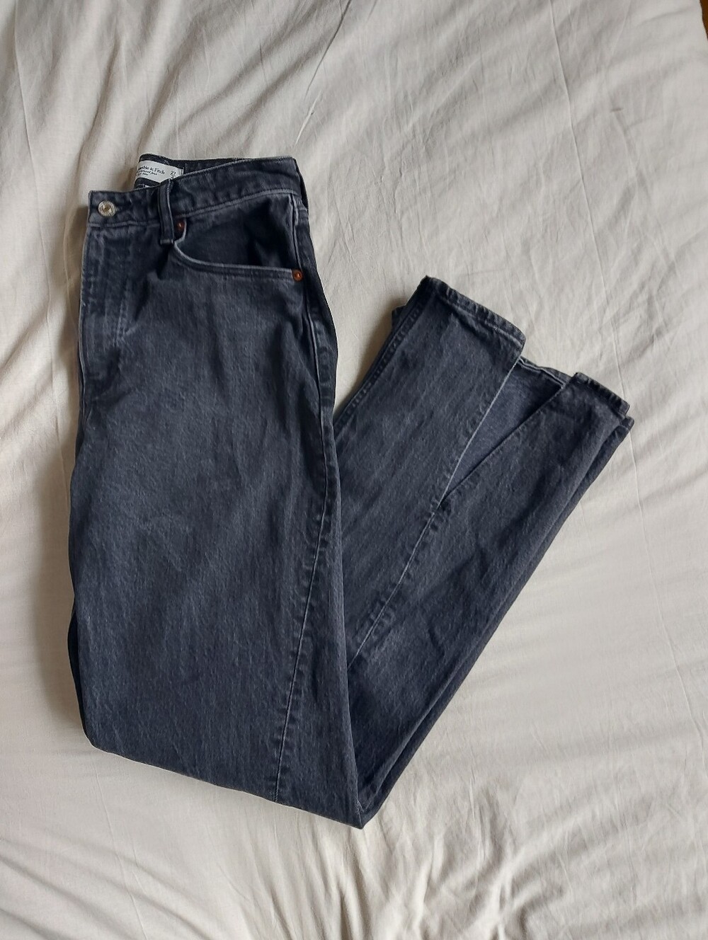Abercrombie 90s Relaxed High Rise Jeans Faded Black/Grey With Split Hem 27L
